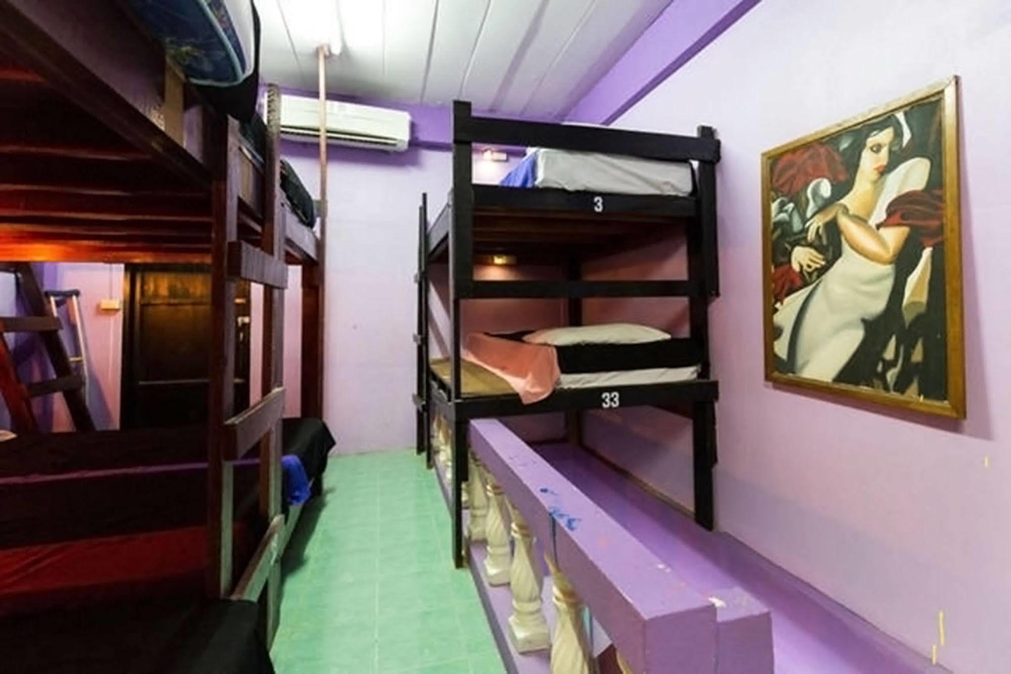 Wild & Wandering Backpacker Hostel & Bar Haad Rin Ngoại thất bức ảnh