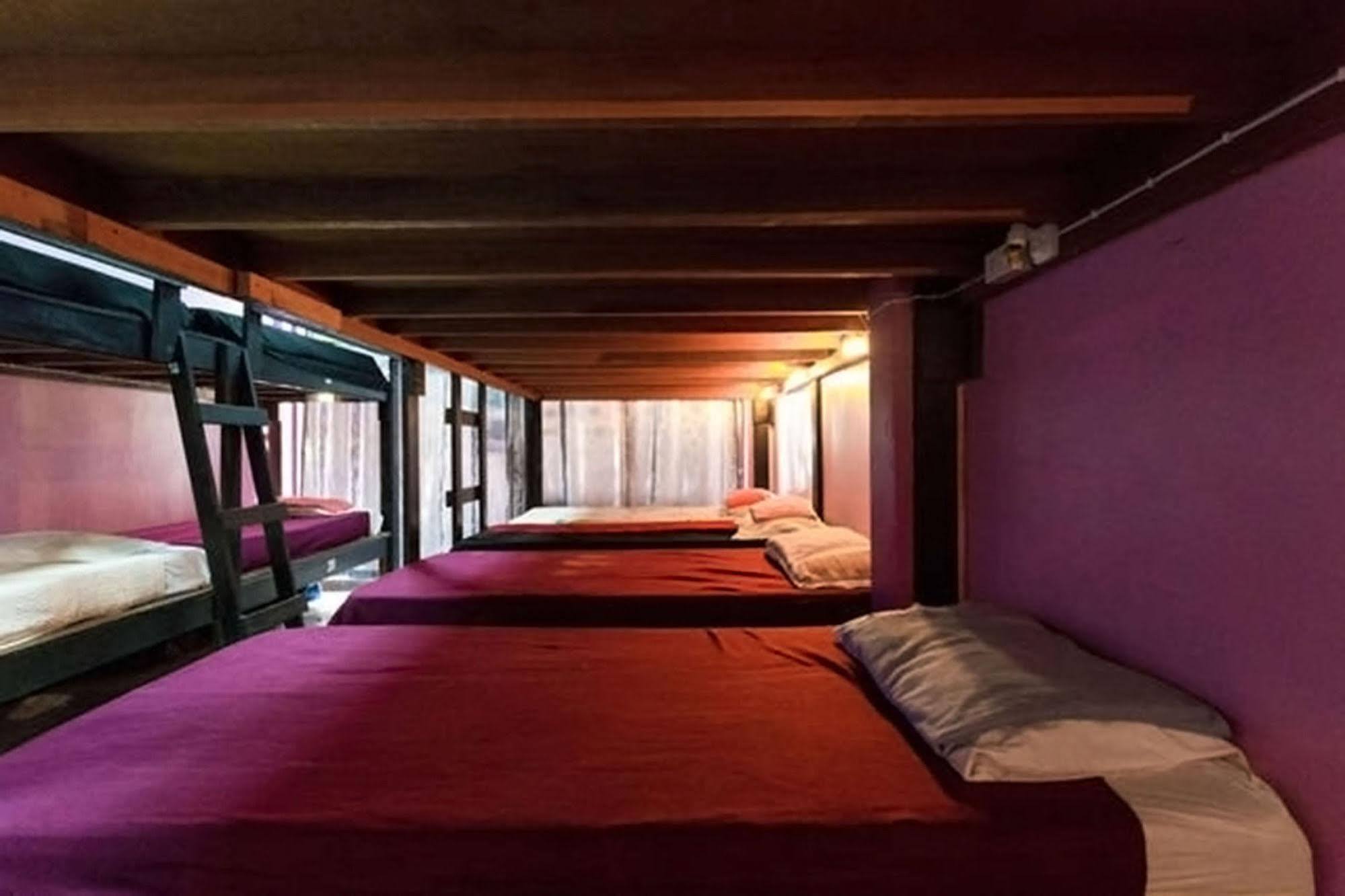 Wild & Wandering Backpacker Hostel & Bar Haad Rin Ngoại thất bức ảnh
