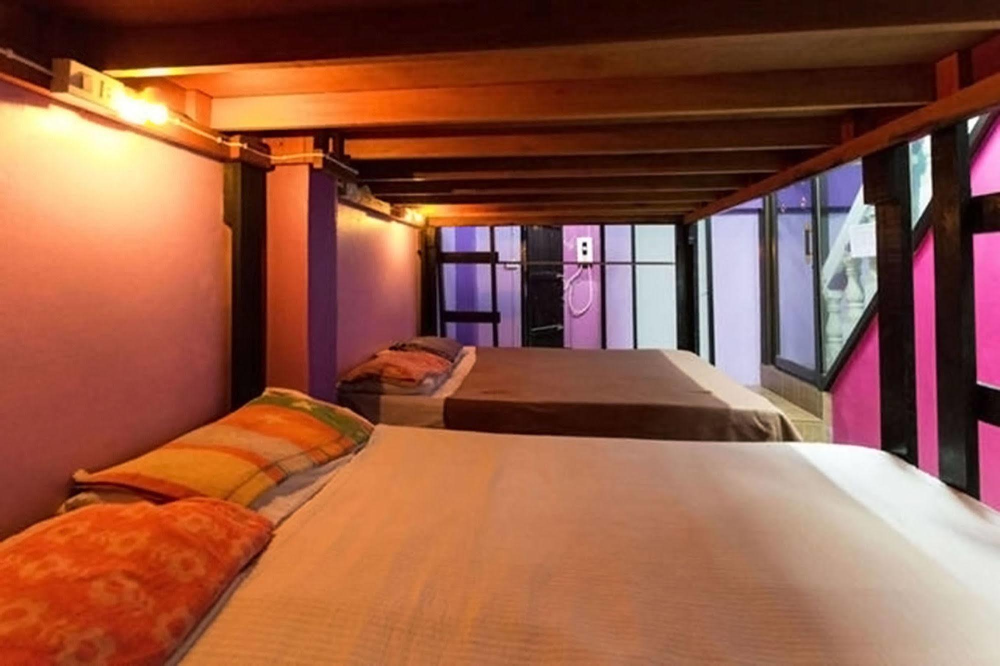 Wild & Wandering Backpacker Hostel & Bar Haad Rin Ngoại thất bức ảnh