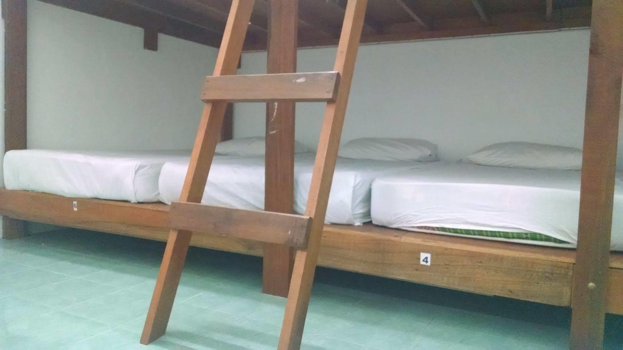 Wild & Wandering Backpacker Hostel & Bar Haad Rin Ngoại thất bức ảnh