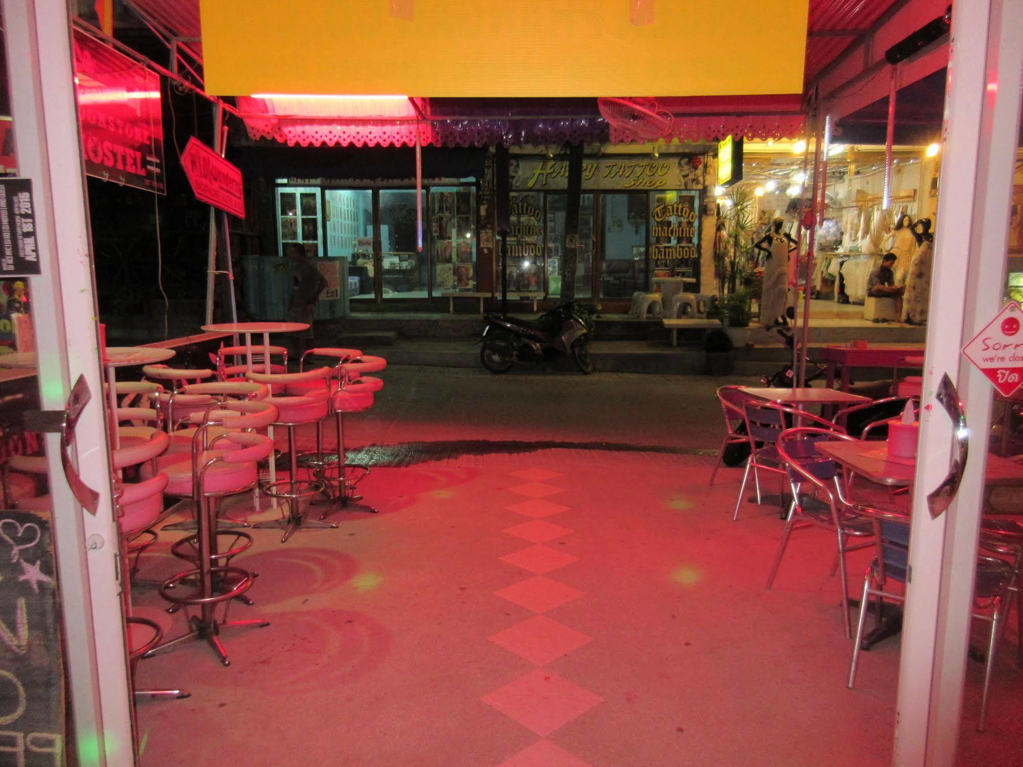 Wild & Wandering Backpacker Hostel & Bar Haad Rin Ngoại thất bức ảnh
