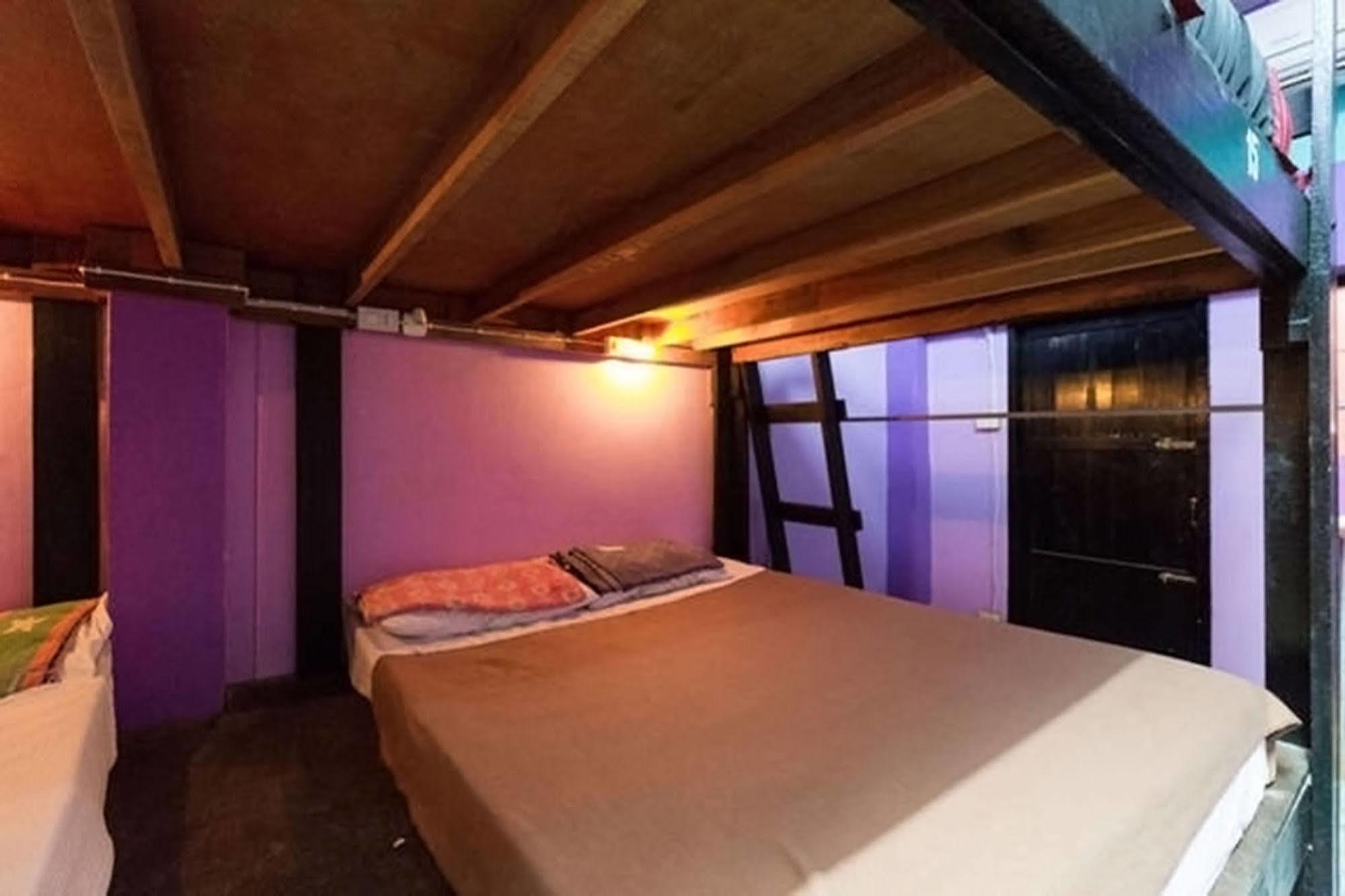 Wild & Wandering Backpacker Hostel & Bar Haad Rin Ngoại thất bức ảnh