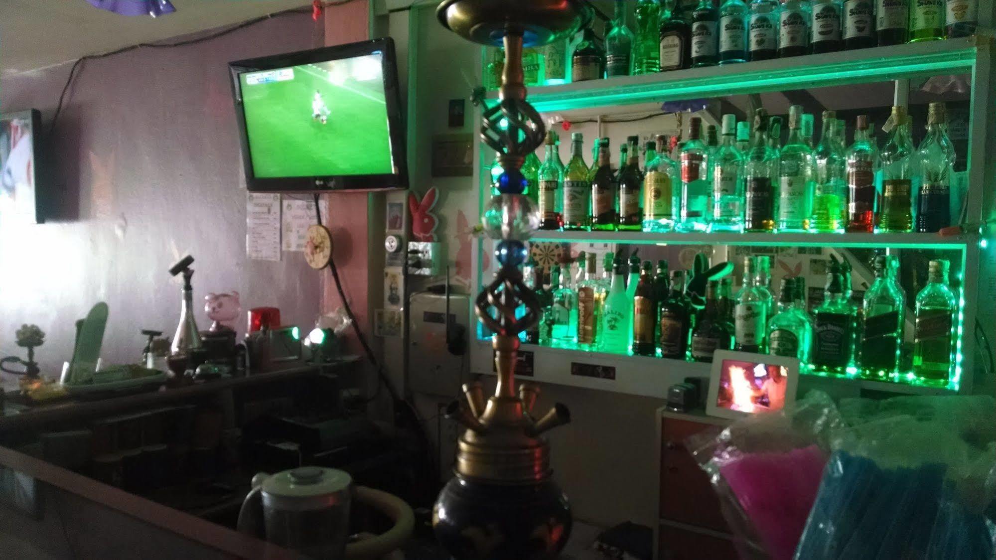 Wild & Wandering Backpacker Hostel & Bar Haad Rin Ngoại thất bức ảnh